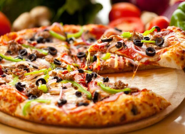 Pizza Restaurant Ayer's Cliff